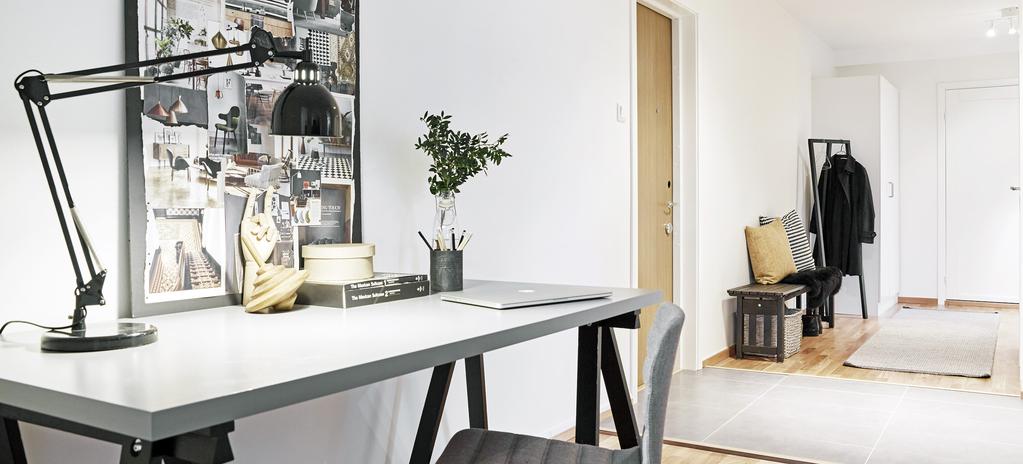 Närheten till tågstationen och E6:an gör att förbindelserna till och från Nyhem är goda för den som vill pendla.