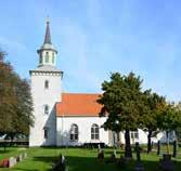 Enligt runslingorna på stenarna är de resta över Sven och hans dotter Åfrid av Helgunn, Gudfast och Nenne, hans maka och två söner. Kyrkan ligger cirka 20 km söderut, längs väg 925, östra sidan.