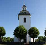 Kyrkan hittar du allra längst söderut längst 136:an. 0485-380 12 kl. 8-15 vardagar, helger i samband med gudstjänst Kyrkan uppförd omkring 1500 och tillbyggd 1796-1803.