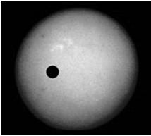 ändringar i radialhastigheten (genom Dopplereffekten). Hastigheten beror på planetmassan,stjärnmassan och planetens avstånd från stjärnan.