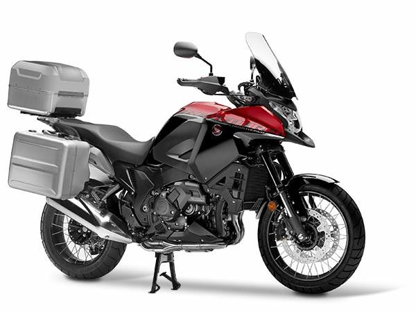 Touring Kit VFR1200X Innehåller: Topbox 39 Liter Packväskor 35/39 Liter Topboxfäste Värmehandtag Centralstöd Lås till