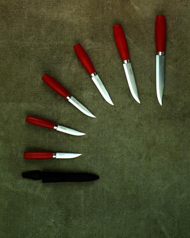 3 2½ 2 1 1/0 2/0 MORA KNIV KLASSISK MORA KNIFE CLASSIC 2/0 Slidkniv med blad av kolstål och skaft av björk.
