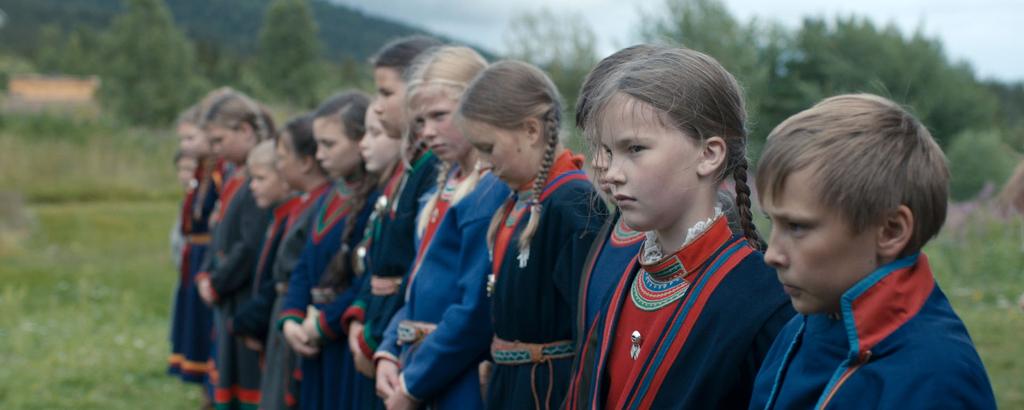 Filmen och läroplanen Sameblod verkar som utmärkt underlag för att diskutera de grundläggande värderingar läroplanen ger uttryck för.