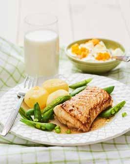 Stekt torsk med äggsås cirka 40 min d Näringsinnehåll/portion: Energi: 1948 kj/ 467 kcal. Protein 33,8 g. Fett 15,5 g. Kolhydrater 44,4 g.