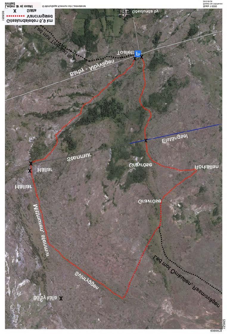 Resmo och Triberga. Närmare parkeringen, längs med landsvägen ligger Gösslunda rör som är ett av alvarets största gravrösen.