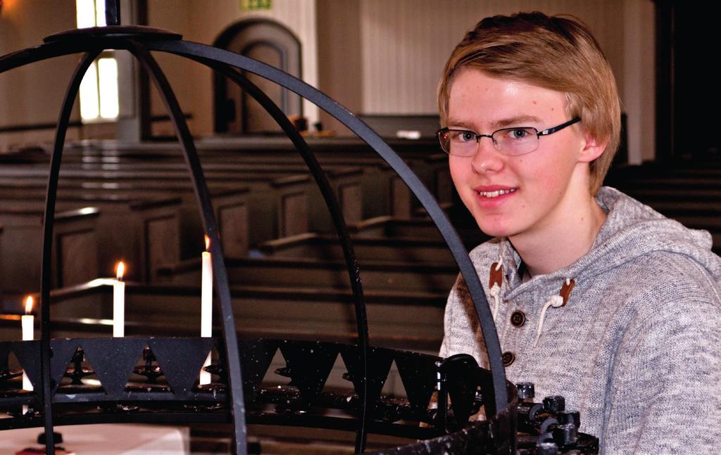 Växa 8 Mäster Anton till tjänst Anton Lindberg, 16 år, konfirmerades 2013 i Kågedalens församling. Efter konfirmationen så gjorde han praktik hos församlingens vaktmästare.