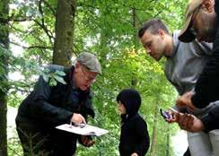 Guidning för nyanlända. Foto: Ann-Charlotte Abrahamsson Virsehatt FOTO Onsdag 19 april kl. 17.00 Fotovandring i vårens tecken Utflykt med naturfotografen Patrik Leonardsson (tel.