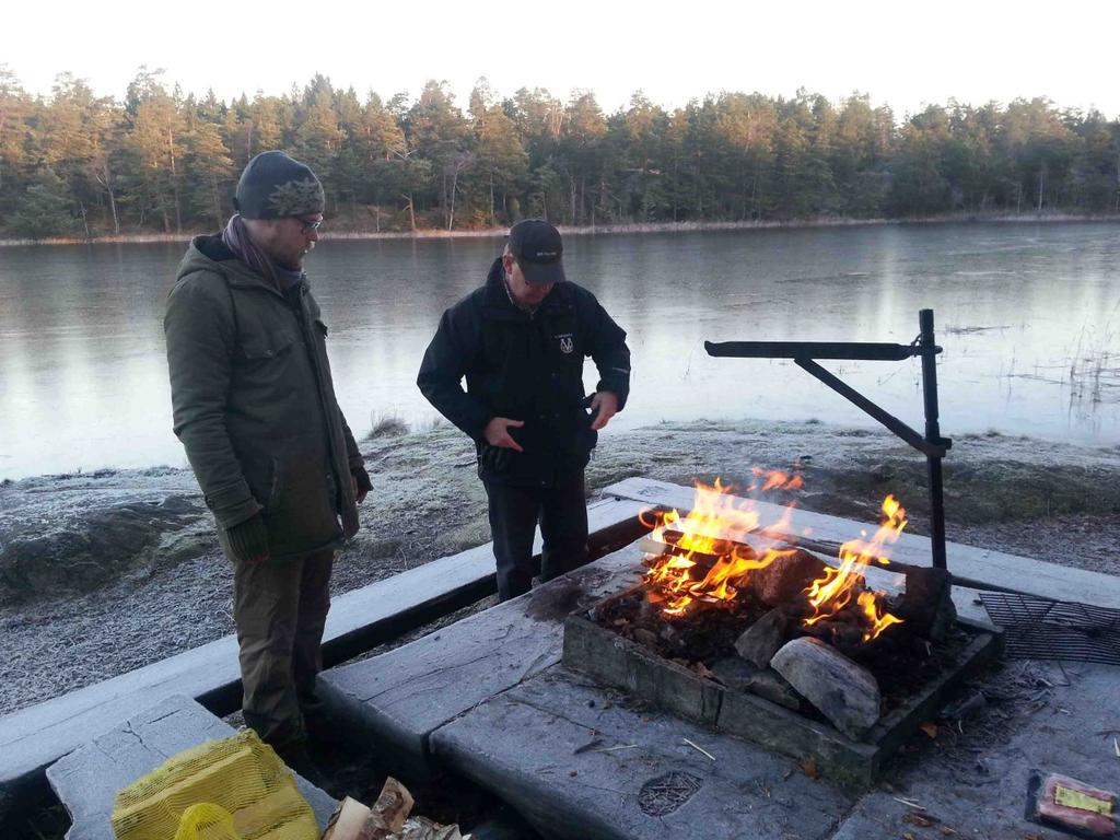 December 2017 1 2 3 4 5 6 7 8 9 10 Mulle/Knytte, Strövare, Frilufsare, Stavgång se januari månad 11 12 13 14 15 16 17 Sön 24 dec- Julaftonsbrasa vid Gärdsträsk.