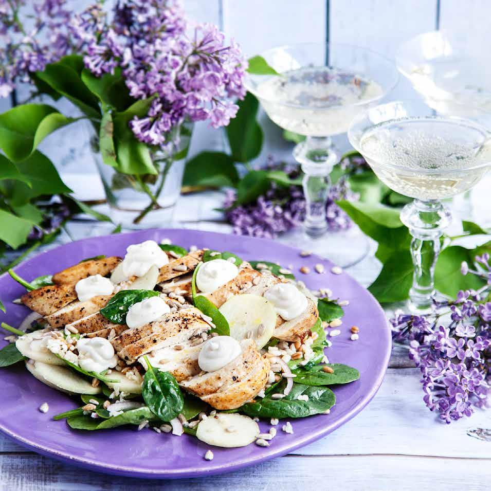 KYCKLINGSALLAD med päron och getostkräm Ca 30 min Kycklingsallad Ca 300 gram kycklingfilé Olivolja* port valfritt gryn* ½ förp spenat 1 päron ¼ rödlök ¼ msk vit balsamvinäger* ¼ dl hackad mandel