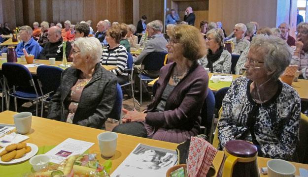 på bedrägerier som ett antal äldre råkat ut för. Det gäller att aldrig lämna ut personuppgifter eller kortkoder, aldrig släppa in obekanta personer i hemmet.