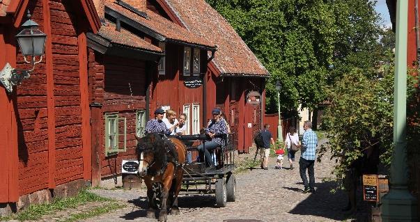 Verksamheten är säsongsstyrd, och under Tidernas sommar, som museets högsäsong kallas, växer personalstyrkan till runt 80 personer.