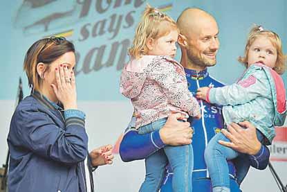NAJDÔLEŽITEJŠIE OKAMIHY PRETEKOV ŠTART Skvelý úvod mal Bottas, ktorý prefrčal okolo Vettela, hoci ten šiel vnútornou stranou zákruty, tretí bol Räikkönen, štvrtý Hamilton... 1.