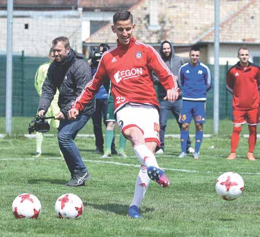 FUTBAL 3 V Poprade vyvrcholila súťaž Súboj zručností, víťazom sa stal Argentínčan PABLO PODIO Ako sa Paur dožadoval tučnej obálky Deň pred finále Slovnaft Cupu v Poprade-Veľkej vyvrcholil prvý ročník