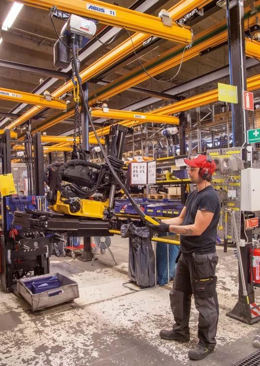 Tillverkningen sker på fabriken i Strömsund, där ca 100 personer arbetar med utveckling & konstruktion, montering, provkörning & utleverans.