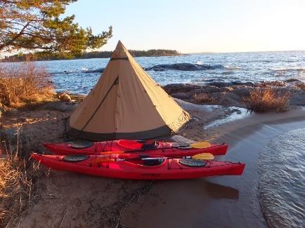 Sida: 6 (15) Kajakpaddling med övernattning i Vänerskärgården 26 till 27 juni Ett äventyrligt kollo för dig som vill lära dig att paddla kajak och övernatta i en tältkåta. När: 26 juni kl.