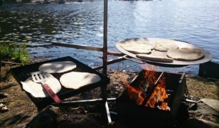 Maten tillagas ute vid Vitsand där vi också badar och umgås och det finns möjlighet att testa på SUP (Stand Up Paddle board) När: 6 juli kl.