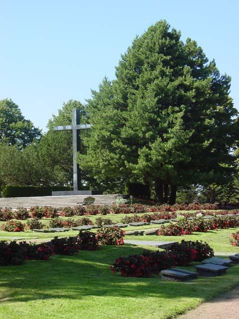 Stupade frivilligas gravar på Sandudds Kyrkogård i Helsingfors På kyrkogården är Nils Almar Afvander, http://smvu.se/?p=1105 Carl Rune Edlund, http://smvu.se/?p=1109 Karl Rune Edström, http://smvu.