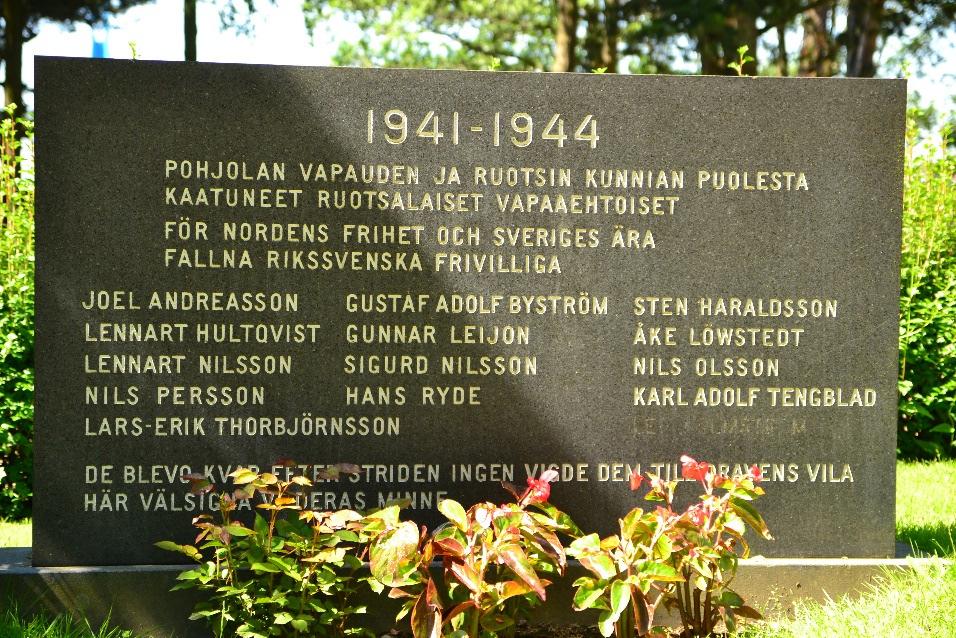 som på stenen i Olkkajärvi Minnesmärke över stupade flygare (finska och svenska) 1939-45 i Uttis http://smvu.se/?