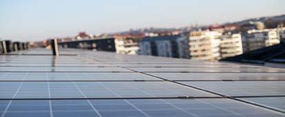 MILJÖMÄSSIG HÅLLBARHET Solceller installeras på nya tak FAMILJEBOSTÄDER UTREDER MÖJLIGHETEN att installera solceller i alla våra ny- och ombyggnadsprojekt.