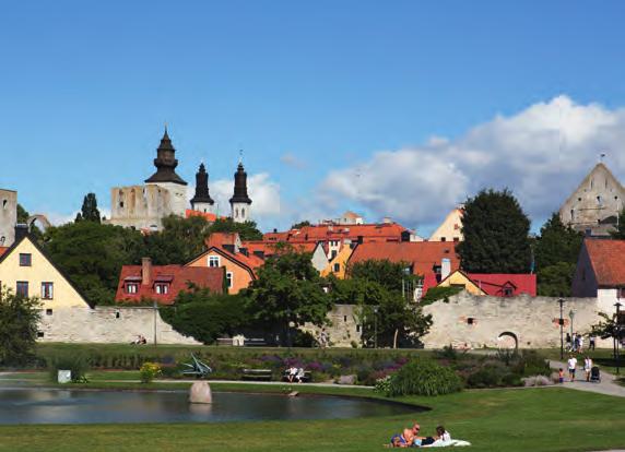 VISBY SEVÄRDHETER 15 VISBY 1 4 4 Almedalen Almedalen var en gång Visbys hamn.
