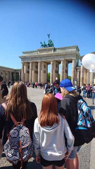 Konfirmandresa till Berlin Maj 2016 Den 4 maj reste vi, i vårt pastorat, med alla våra konfirmander och en del av våra Unga Ledare till Berlin. Det blev en fantastisk resa på många sätt.