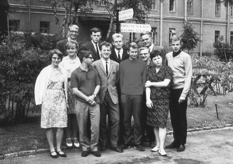 Kursen i intern medicin på IV Medicinska kliniken hösten 1966. Fem av de tolv kandidaterna blev internmedicinare! Röntgenavdelningen hade en särskild ställning.