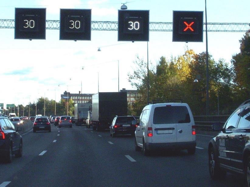 POTENTIELLA ITS-ÅTGÄRDER Motorvägskontrollsystem (MCS) Kombinerar hastighetsbudskap och körfältssignaler. Kan med fördel kombineras med andra system och budskap.