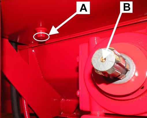 41 6.4.3 Byta hydraulolja 1. Stanna maskinen och koppla den från kraftkällan. 2. Öppna påfyllningskorken C. Då rinner oljan enklare ut från oljebehållaren.