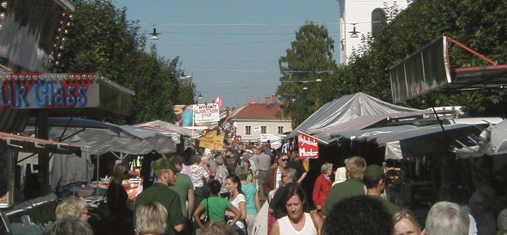 Eksjö Höstmarknad 9 september En marknad med försäljning av kläder, leksaker, godis, mat och prylar. Tivoli. Plats: Eksjö centrum.