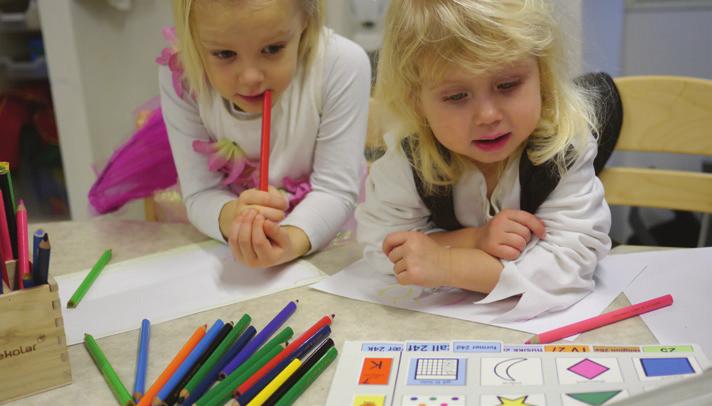 Kommunikationsmaterialet består av symboler som hjälper till att skapa ett ordförråd och ger möjlighet att kommunicera