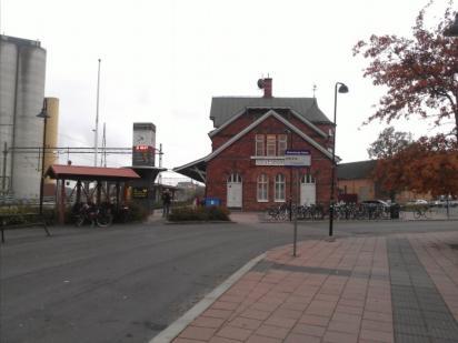 Sölvesborg BASFAKTA Förkortning Sög Trafikform 0 Län Blekinge Klassindelning 4 Typ av station Genomgående Kommun Sölvesborg Bandel 943 Sth Gods/Person 40 Inv kommun 16800 Koordinat 0 Påstigande/ÅMD