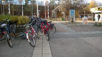 Värnamo BASFAKTA Förkortning V Trafikform 0 Län Jönköping Klassindelning 4 Typ av station Genomgående Kommun Värnamo Bandel 720 Sth Gods/Person 85 Inv kommun 33155 Koordinat 0 Påstigande/ÅMD 2000 Inv