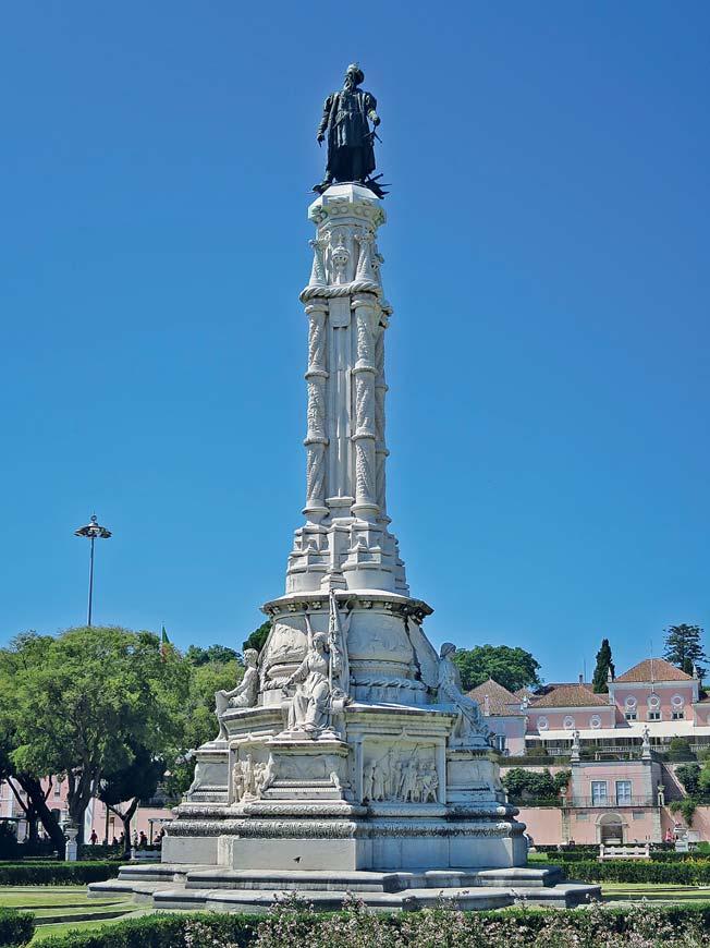 Här ses Vasco da Gama på ett frimärke från Timor 1969. Motivet visar en medaljong (vägg relief) som finns i Mosteiro dos Jerónimo, det kloster utanför Lissabon där Vas - co da Gama ligger begravd.