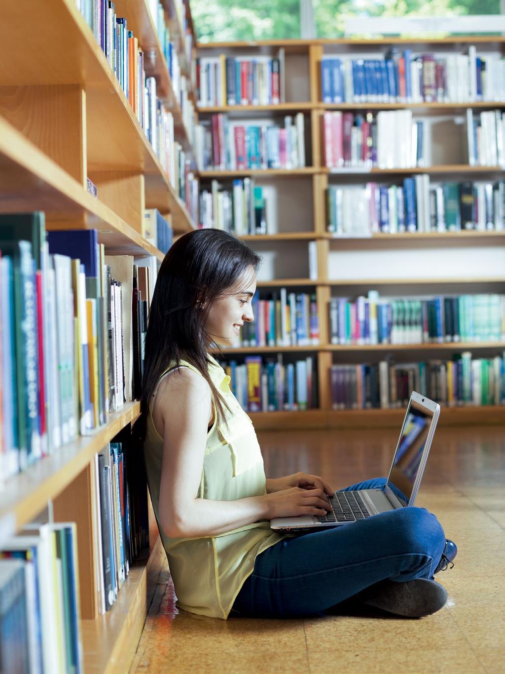 GYMNASIAL VUXENUTBILDNING Din väg mot högre studier! Läs vuxenutbildning (Komvux) när och där det passar dig! Vill du läsa på högskola eller universitet, men saknar behörighet?