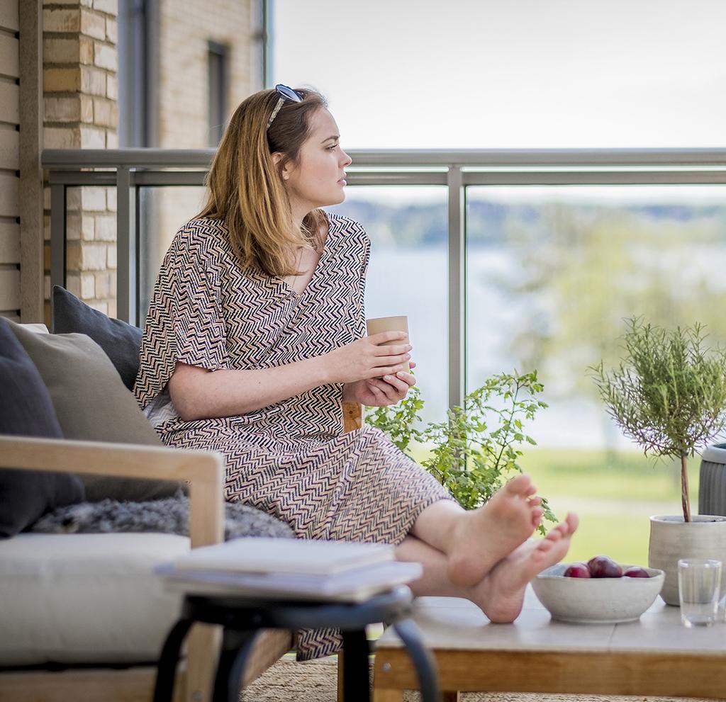 FORTSATT STABIL EFTERFRÅGAN OCH FÖRBÄTTRAT RESULTAT JANUARI MARS 217 Enligt segmentsredovisningen ökade intäkterna till 4 245 mkr (3 757) och rörelseresultatet ökade till 57 mkr (445).