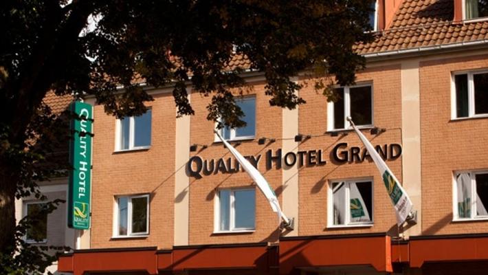 Quality Hotel Grand Kristianstad Hotellet är centralt beläget i den gamla residens- och regementsstaden Kristianstad. Här har du ett stort utbud av shopping, restauranger och caféer.