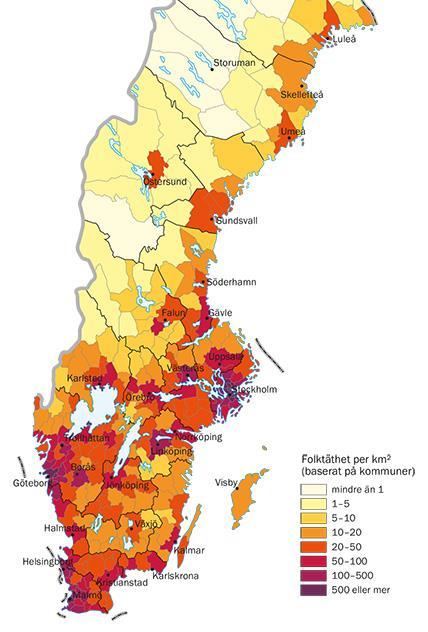 Sverige har en befolkningstäthet på 24 invånare per kvadratkilometer. Det innebär att om vi delar upp Sveriges yta i rutor där varje sida är en kilometer lång så bor det 24 personer i varje ruta.