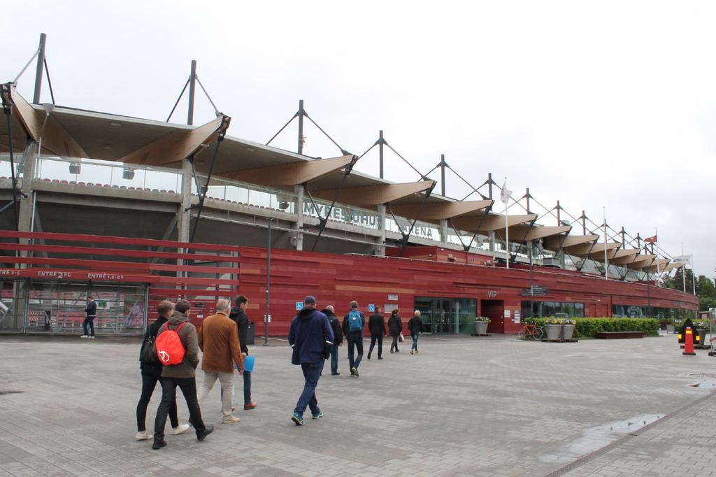 Fotbollsarenan Fotbollsarenan Myresjöhus Arena ligger där gamla Värendsvallen legat sedan 1932 och är Östers IF nya fotbollsarena.