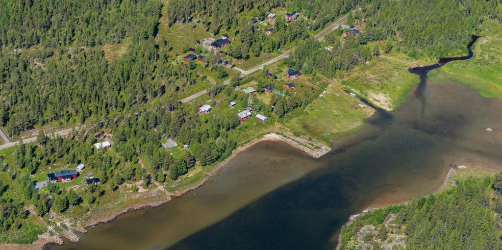 Vid en strandskyddsdispens ska en tomtplatsbestämning göras för att bestämma gränsen mellan det område där markägaren kan hävda privat zon och det område som allmänheten har möjlighet att använda