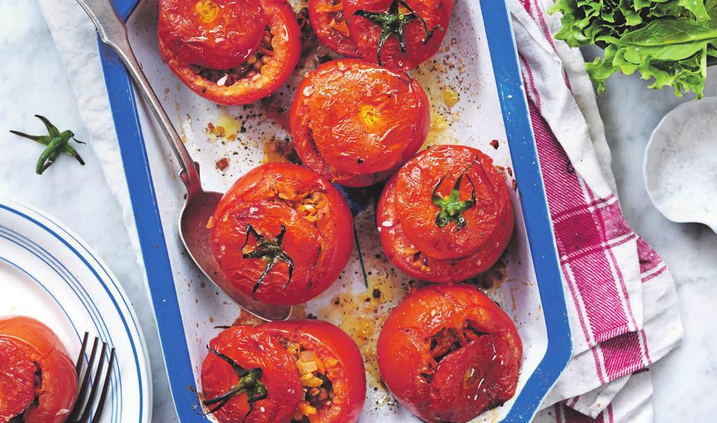 RECEPT 2 40 min 331 kcal/port Fett 23% Kolhydrater 60% Protein 17% Fyllda tomater med rostat vitkålsmos Ugnsbakade tomater fyllda med linser och morötter.