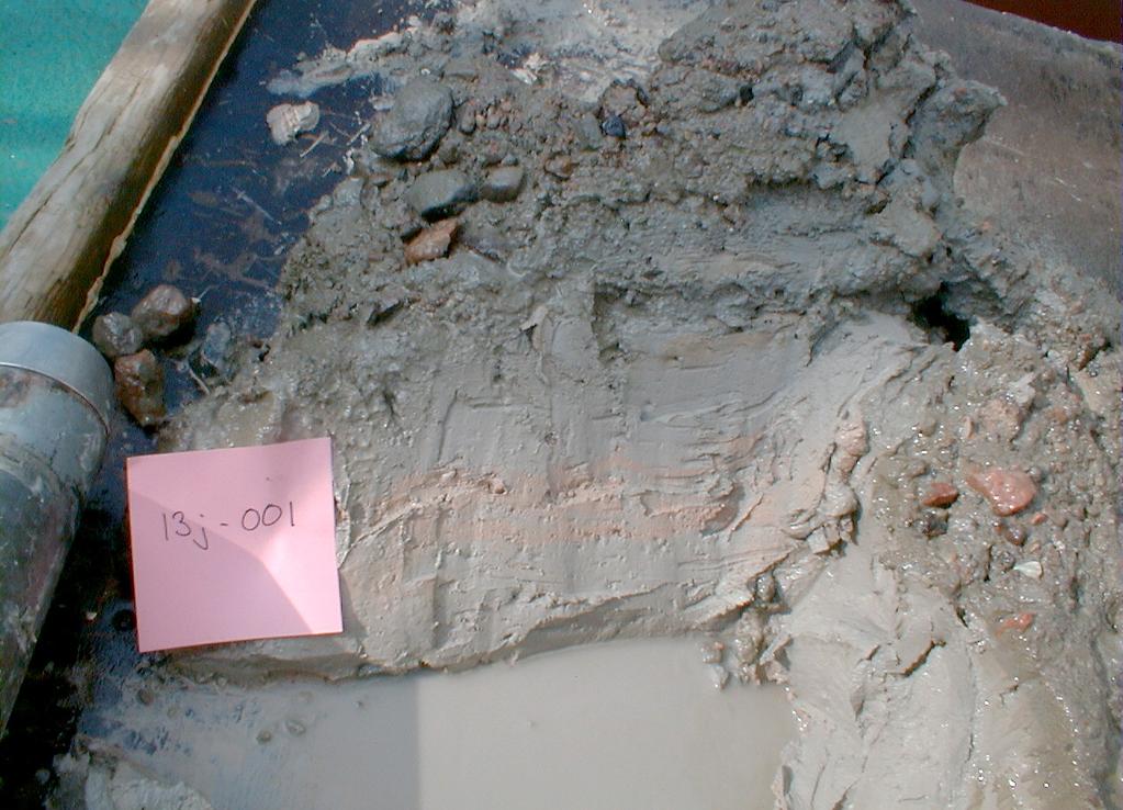 Figur 2. Moränlera upphämtad med gripskopa. A sample of boulder clay.