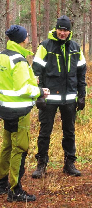 Text & foto: Jörgen Sundin GRUPPEN FRÅN SKOGSSTYRELSEN, däribland generaldirektör Herman Sundqvist, besökte även ett tätortsnära skogsbestånd på Frösön där markägaren Östersunds kommun presenterade