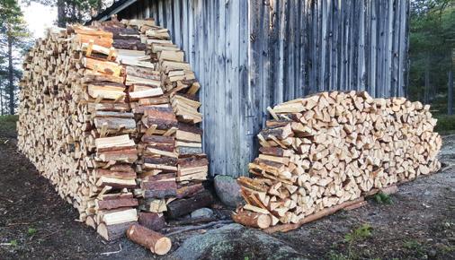 Borttagning av gamla viltstängsel, åt Länsstyrelsen. Utsiktshuggning vid rast- och utsiktsplatser.