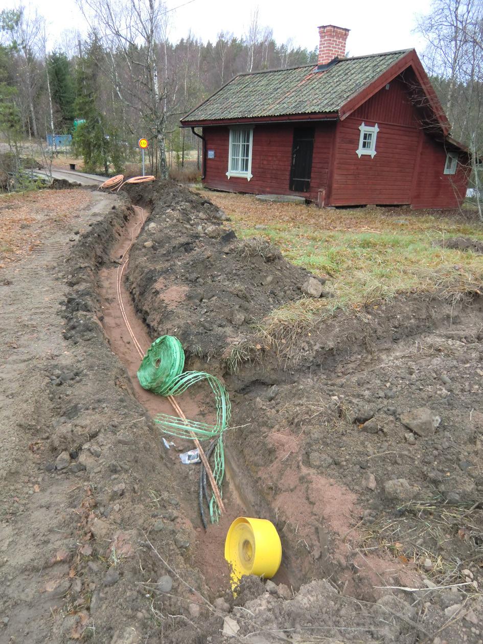 Efter transformaton var det överst 0,2 meter kol, 0,05 meter gult grus sedan rödfärgad slagg (figur 6).