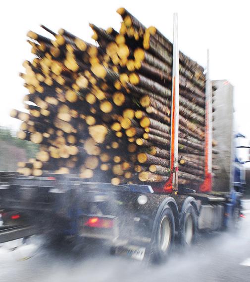 Av de ca 1 250 YKB-lärare som är anmälda hos Transportstyrelsen har fler än 400 genomgått lärarutbildning genom TYA. YKB-utbildningen Under året har delkurs 1, sparsam körning reviderats.