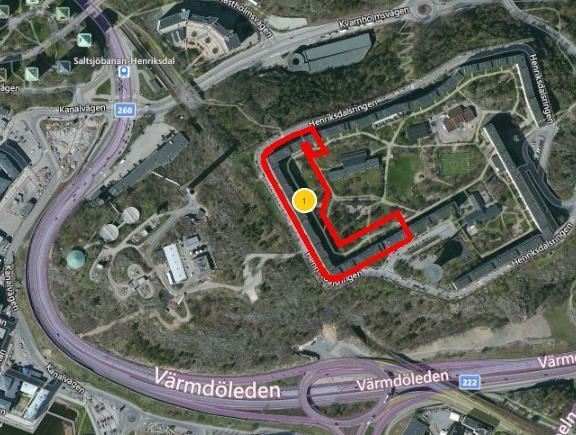 Läge Objektet är beläget vid Henriksdal i Nacka kommun strax öster om Södermalm i Stockholms kommun. Adressen är Henriksdalsringen 37-71.