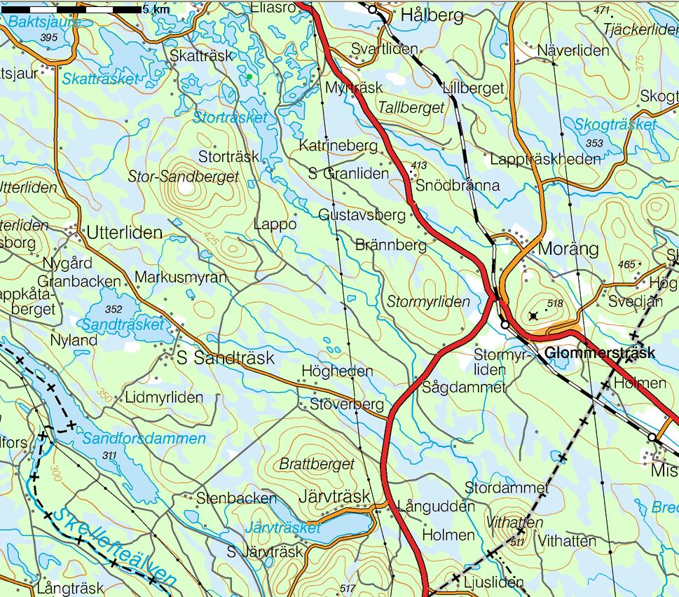 söderut korsar länsväg 370 och norrut ansluter till riksväg 95, Silvervägen, ungefär mitt emellan Arvidsjaur och Boliden.