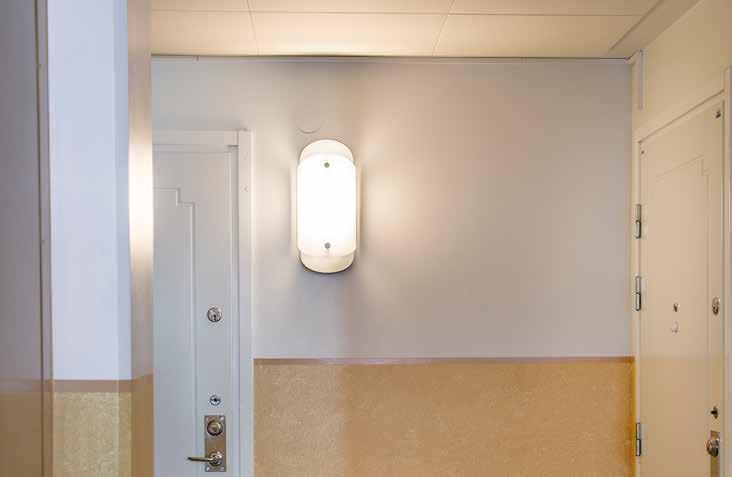 Dikt tak, vägg och bord Elim Sensorstyrd väggarmatur i LED med ett dekorativt ljus Funktionell belysning i kombination med dekorativa ljuseffekter Sensor för maximal energibesparing Korridorfunktion