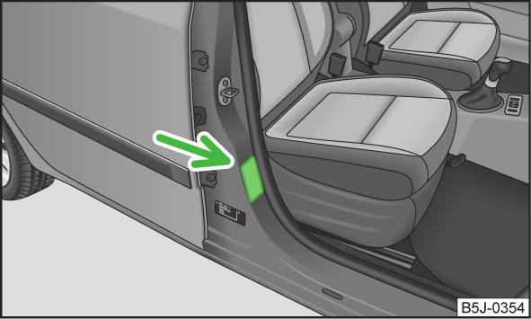 Säker transport av barn Barnstol Inledning I detta kapitel finns information om: Användning av barnstol på passagerarsätet 134 Barnsäkerhet och sidoairbag 135 Gruppindelning av barnstolar 135