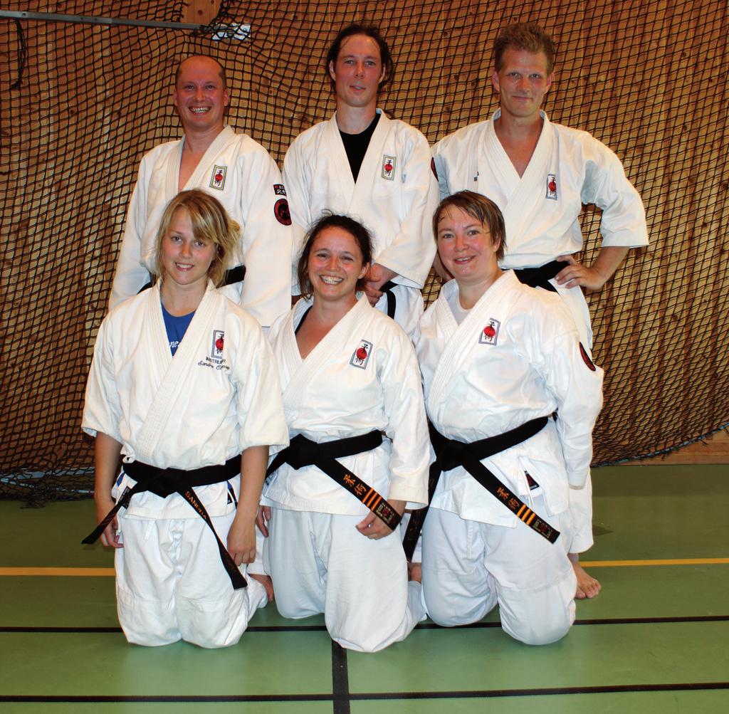 Dangradering 28 juni i Köping: Tio nya dangrader till RGK arrangerade dangradering till 3 dan i Köping den 28/6 2015. RGK bestod av Hans Greger, Bertil Bergdahl och Anders Bergström.